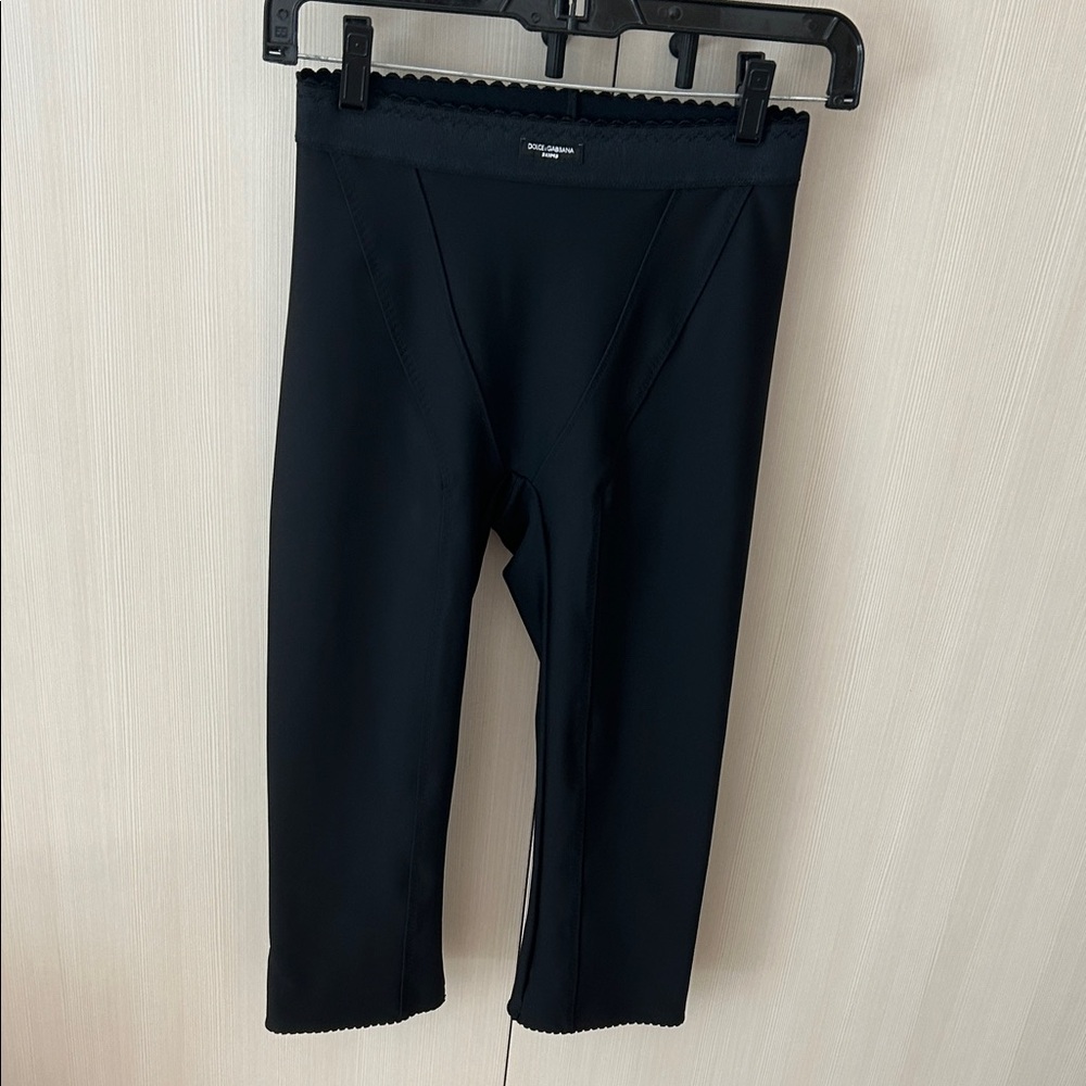 Skims Dolce Ganbana Performance Stretch capri Leggings